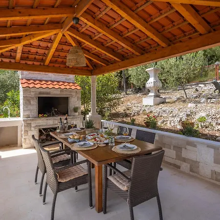 Nada - Unique & Artistic