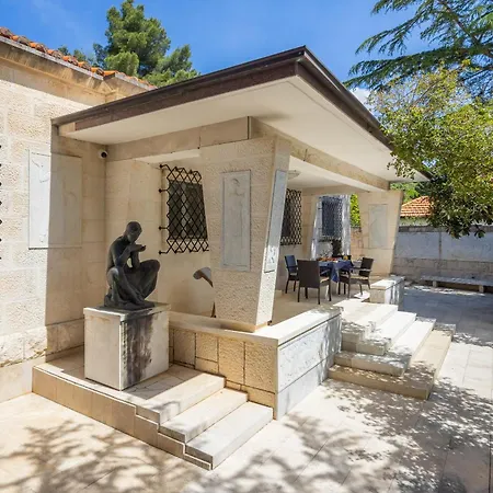 Nada - Unique & Artistic Villa *