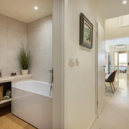 Nada - Unique & Artistic