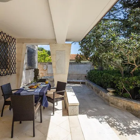 Nada - Unique & Artistic Villa *