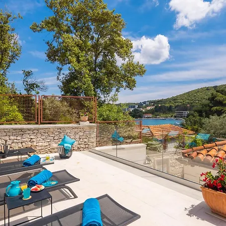 Nada - Unique & Artistic Villa