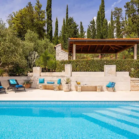 Nada - Unique & Artistic * Korčula