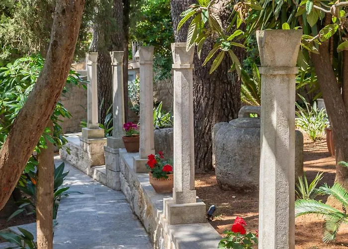 Nada - Unique & Artistic Korčula