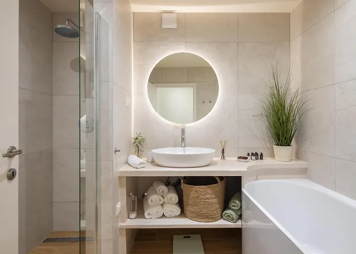 Nada - Unique & Artistic