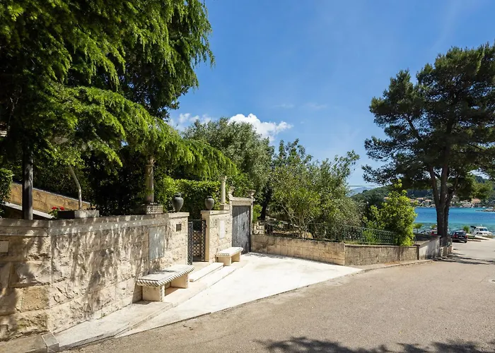 Nada - Unique & Artistic