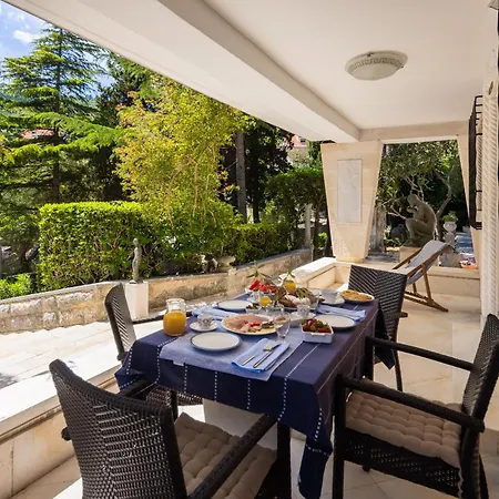 Nada - Unique & Artistic * Κόρτσουλα