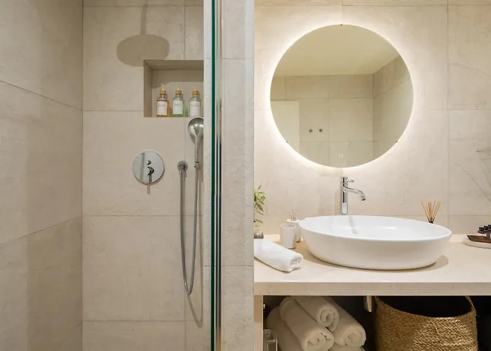 Nada - Unique & Artistic * Κόρτσουλα